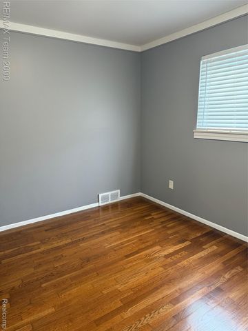 6491 N Silvery Lane, Dearborn Heights, MI 48127