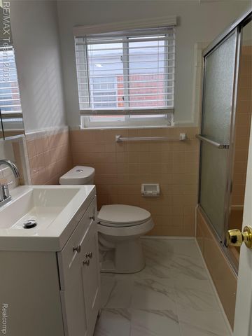 6491 N Silvery Lane, Dearborn Heights, MI 48127