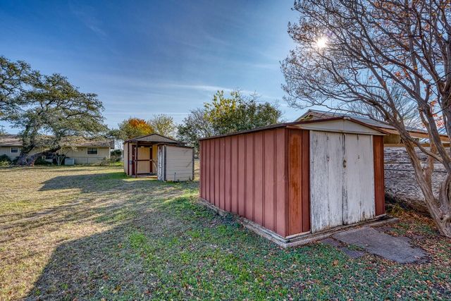 605 W Ash Dr DR, Johnson City, TX 78636