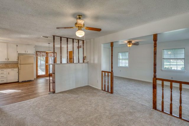 605 W Ash Dr DR, Johnson City, TX 78636