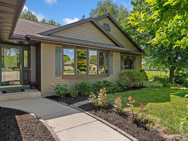 1207 Hummingbird PLACE, Sheboygan Falls, WI 53085