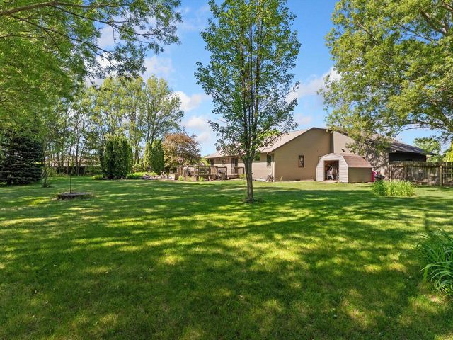 1207 Hummingbird PLACE, Sheboygan Falls, WI 53085