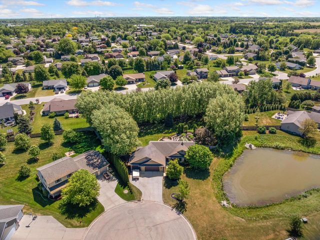 1207 Hummingbird PLACE, Sheboygan Falls, WI 53085