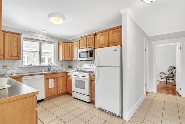 88 Warwick Rd 1, Newton, MA 02465