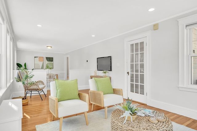 88 Warwick Rd 1, Newton, MA 02465