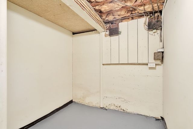 88 Warwick Rd 1, Newton, MA 02465