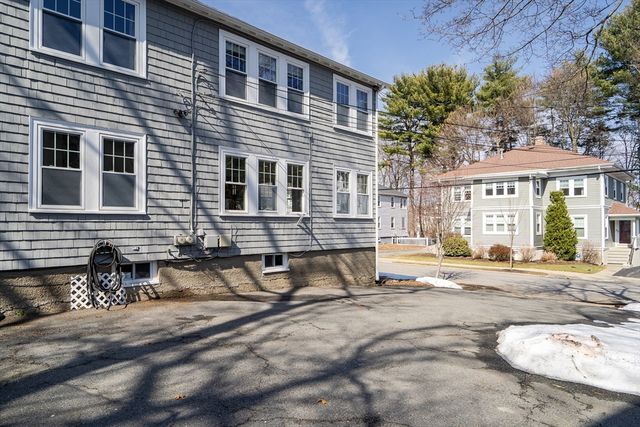 88 Warwick Rd 1, Newton, MA 02465