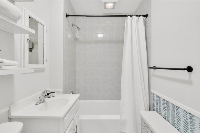 88 Warwick Rd 1, Newton, MA 02465