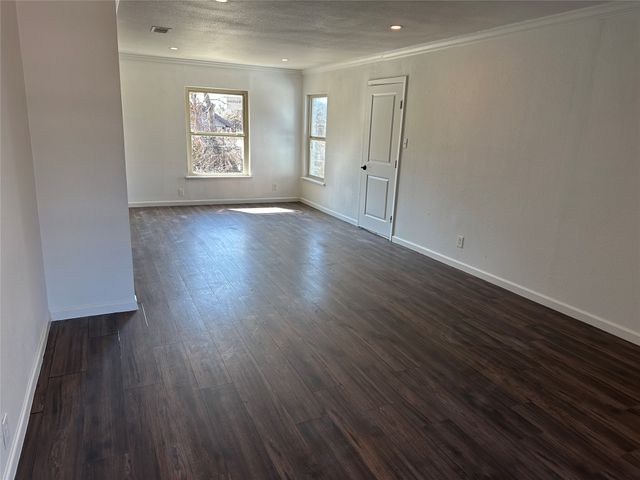 917 NW 8th Street, Grand Prairie, TX 75050