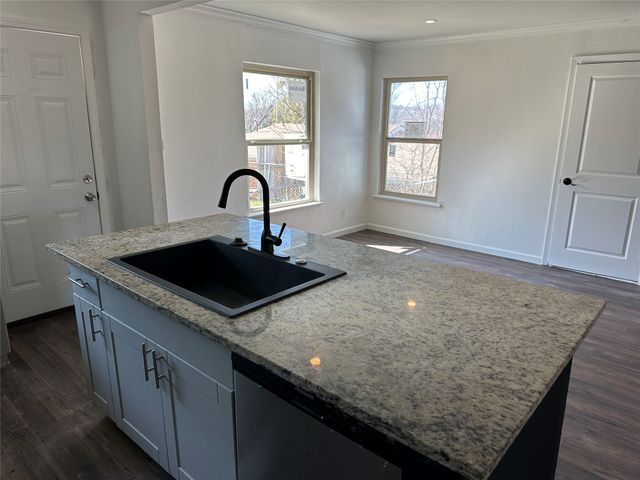 917 NW 8th Street, Grand Prairie, TX 75050