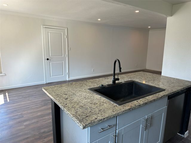 917 NW 8th Street, Grand Prairie, TX 75050