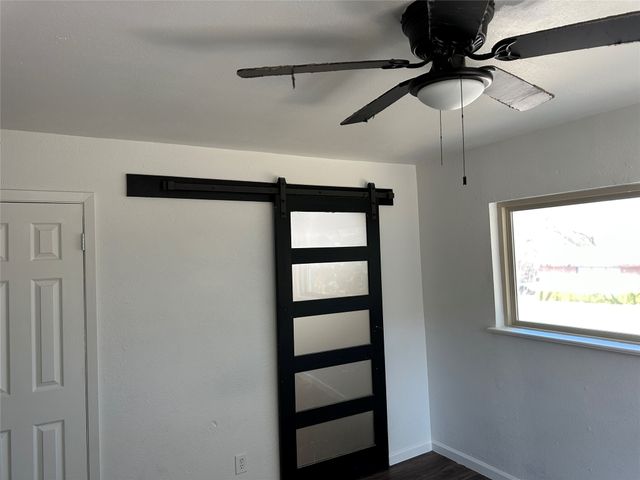 917 NW 8th Street, Grand Prairie, TX 75050