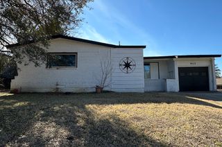 917 NW 8th Street, Grand Prairie, TX 75050