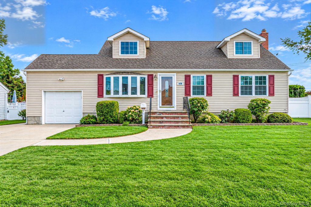719 3rd Street, West Babylon, NY 11704 — exterior