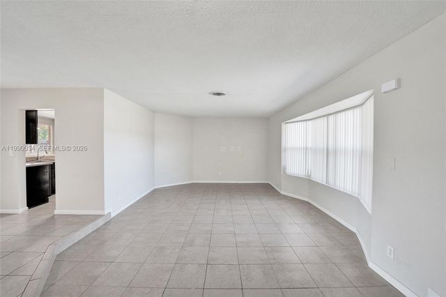 4460 NW 43rd St, Lauderdale Lakes, FL 33319