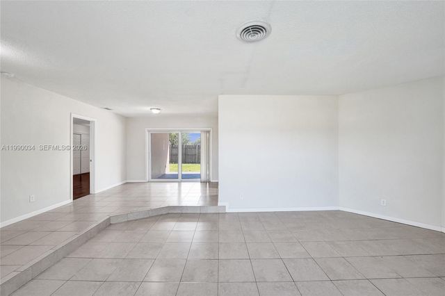 4460 NW 43rd St, Lauderdale Lakes, FL 33319