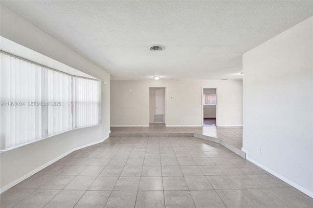 4460 NW 43rd St, Lauderdale Lakes, FL 33319