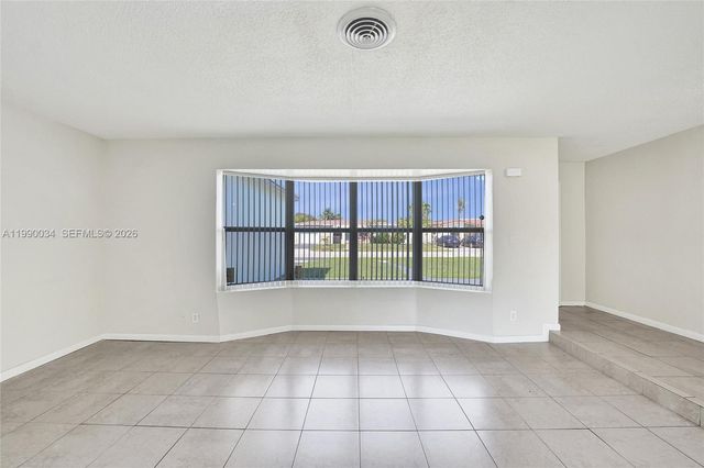 4460 NW 43rd St, Lauderdale Lakes, FL 33319