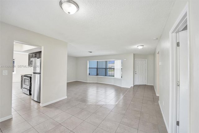 4460 NW 43rd St, Lauderdale Lakes, FL 33319