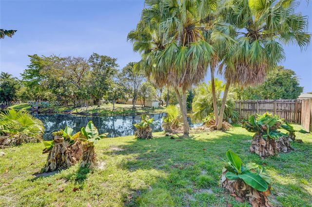 4460 NW 43rd St, Lauderdale Lakes, FL 33319