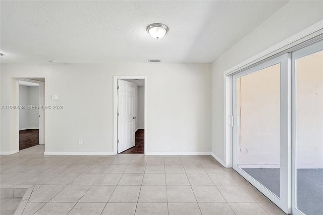 4460 NW 43rd St, Lauderdale Lakes, FL 33319