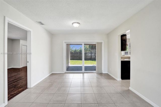 4460 NW 43rd St, Lauderdale Lakes, FL 33319