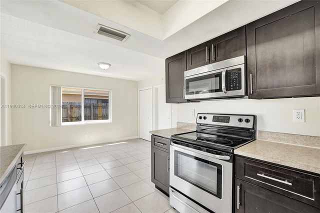 4460 NW 43rd St, Lauderdale Lakes, FL 33319