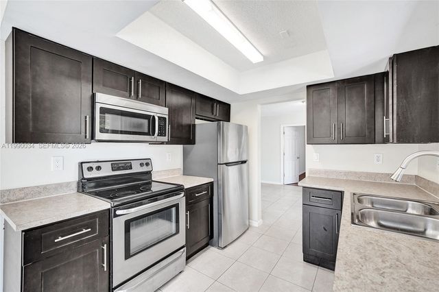 4460 NW 43rd St, Lauderdale Lakes, FL 33319