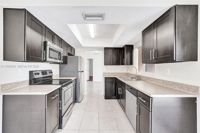 4460 NW 43rd St, Lauderdale Lakes, FL 33319