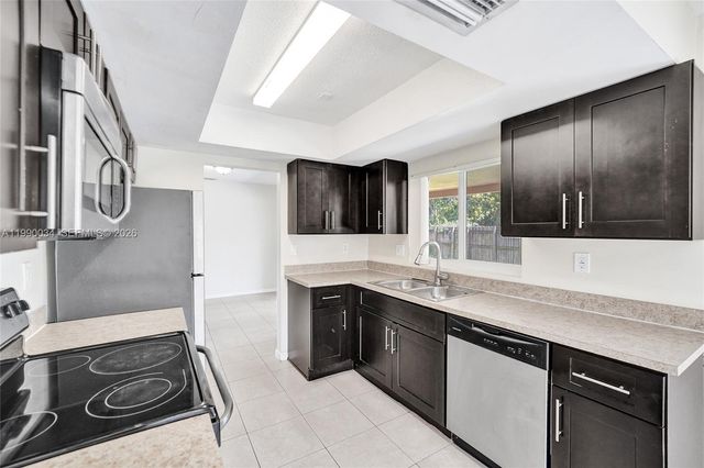 4460 NW 43rd St, Lauderdale Lakes, FL 33319