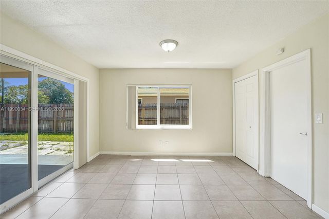 4460 NW 43rd St, Lauderdale Lakes, FL 33319