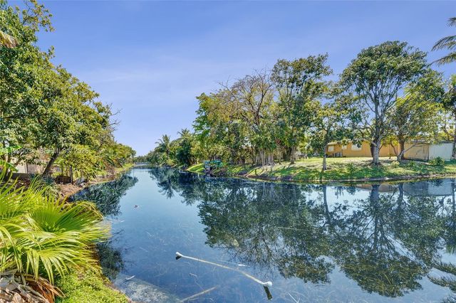 4460 NW 43rd St, Lauderdale Lakes, FL 33319