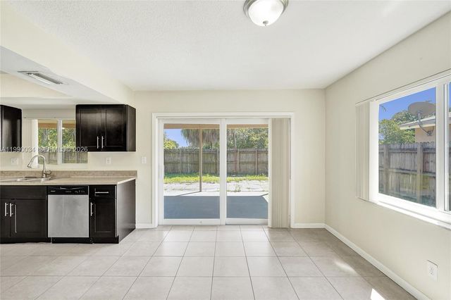 4460 NW 43rd St, Lauderdale Lakes, FL 33319