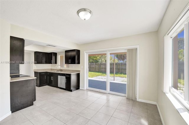 4460 NW 43rd St, Lauderdale Lakes, FL 33319