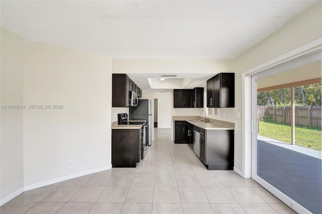 4460 NW 43rd St, Lauderdale Lakes, FL 33319