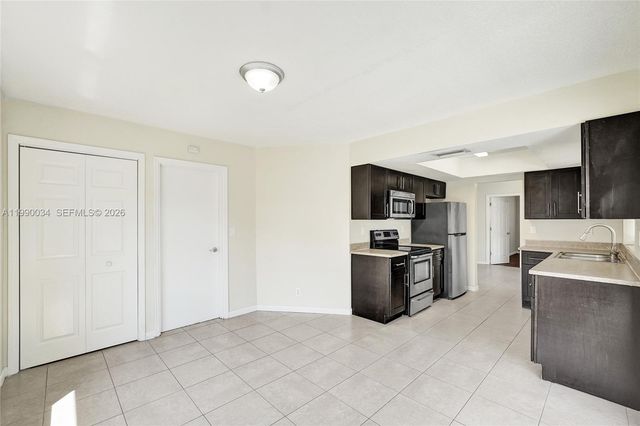 4460 NW 43rd St, Lauderdale Lakes, FL 33319