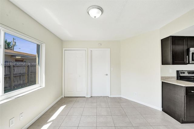 4460 NW 43rd St, Lauderdale Lakes, FL 33319