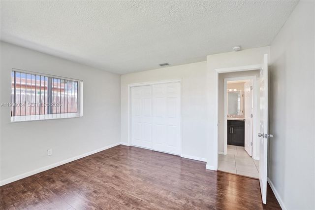 4460 NW 43rd St, Lauderdale Lakes, FL 33319