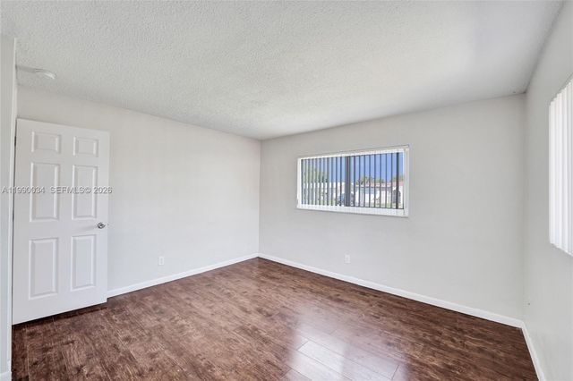 4460 NW 43rd St, Lauderdale Lakes, FL 33319