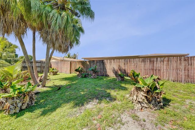 4460 NW 43rd St, Lauderdale Lakes, FL 33319