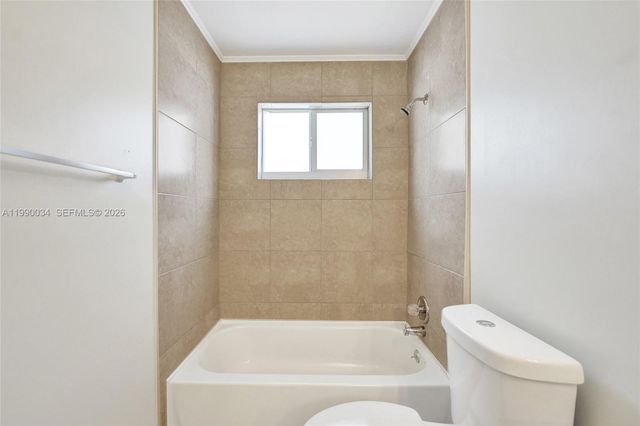 4460 NW 43rd St, Lauderdale Lakes, FL 33319