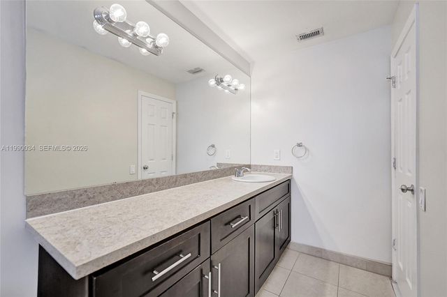 4460 NW 43rd St, Lauderdale Lakes, FL 33319