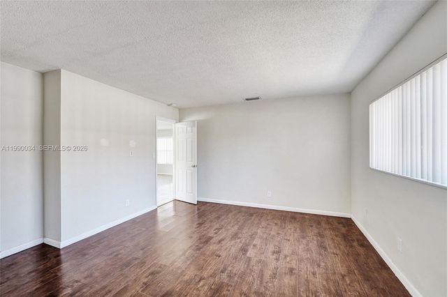 4460 NW 43rd St, Lauderdale Lakes, FL 33319