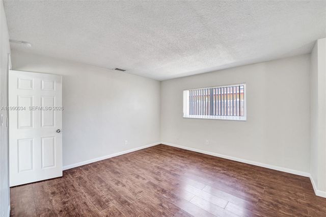 4460 NW 43rd St, Lauderdale Lakes, FL 33319