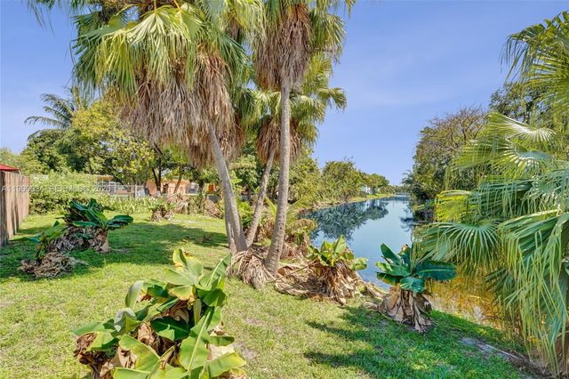 4460 NW 43rd St, Lauderdale Lakes, FL 33319