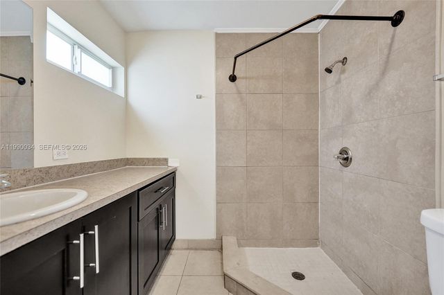 4460 NW 43rd St, Lauderdale Lakes, FL 33319