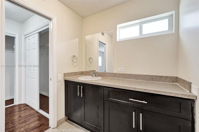 4460 NW 43rd St, Lauderdale Lakes, FL 33319