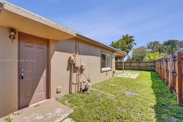 4460 NW 43rd St, Lauderdale Lakes, FL 33319