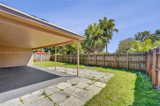 4460 NW 43rd St, Lauderdale Lakes, FL 33319