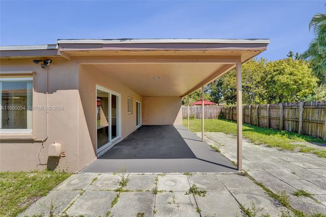 4460 NW 43rd St, Lauderdale Lakes, FL 33319